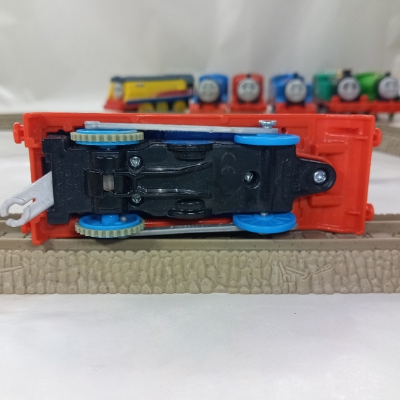 Thomas & Friends Trackmaster Armored No Helmet Motorized Train 2013 Gullane - Picture 7 of 8